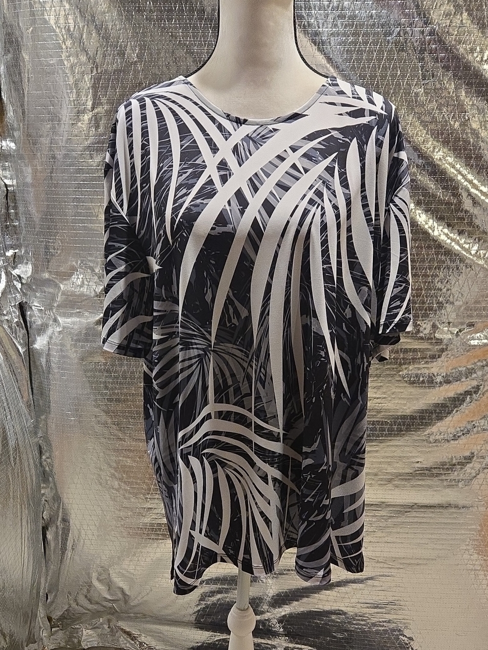 Antthony Black & White Palm-Print Short Sleeve Tee